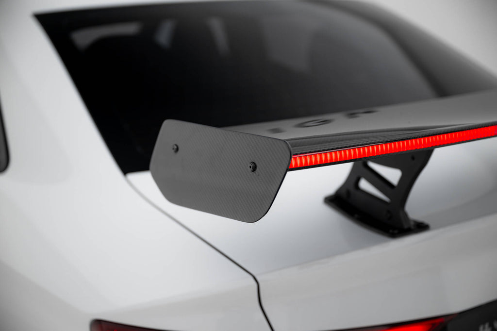 Carbon spoiler med interne parenteser lodret + LED Audi A3 / A3 S-linje / S3 / RS3 siden 8V / 8V ansigtsløftning