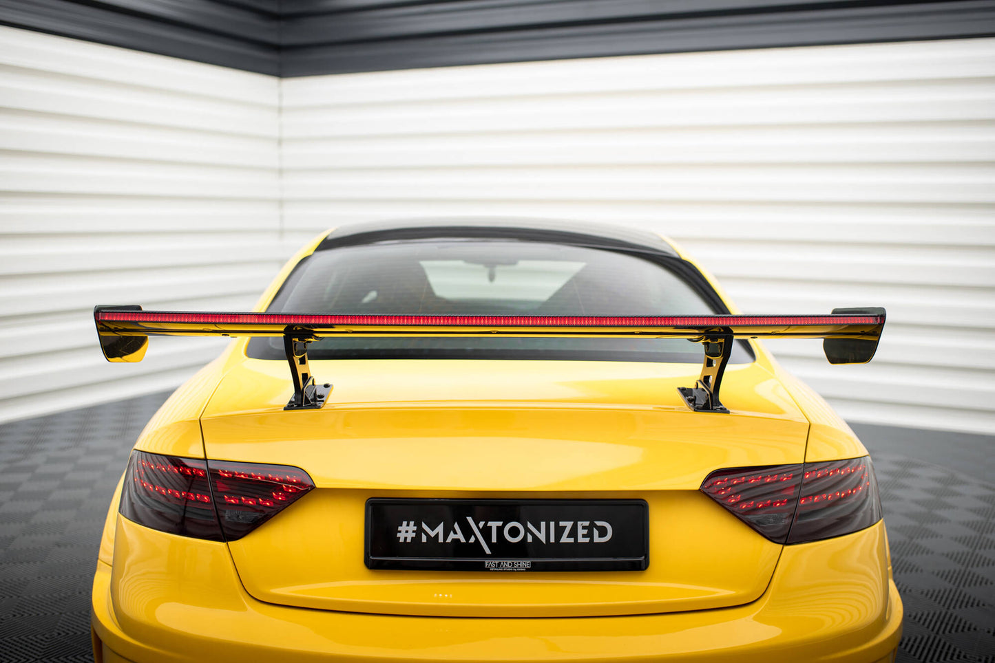 Carbon spoiler med interne parenteser lodret + LED Audi A5 Coupe 8t