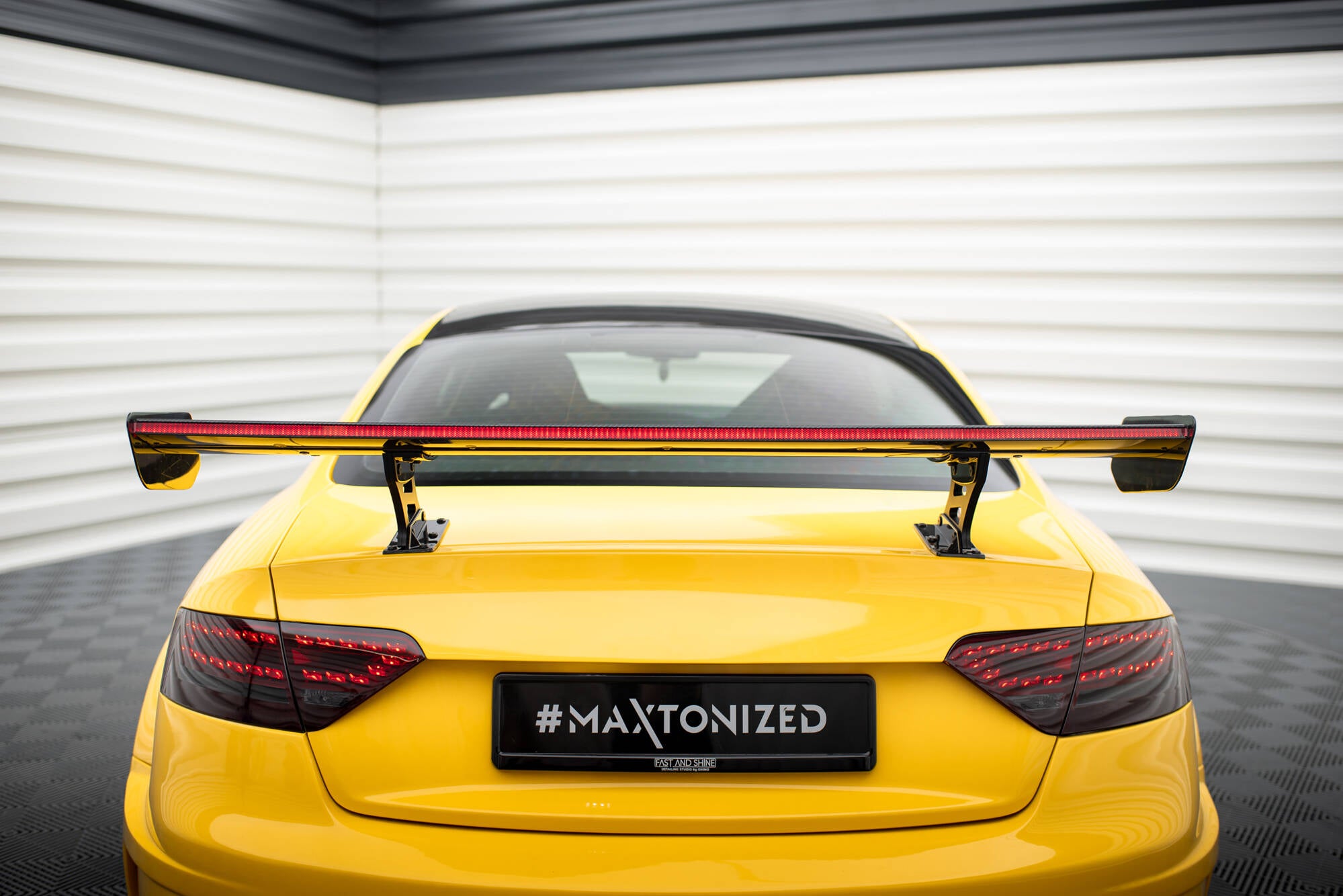 Carbon spoiler med interne parenteser lodret + LED Audi A5 Coupe 8t
