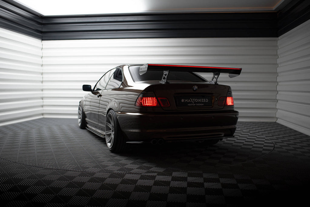Carbon spoiler med interne parenteser lodret + LED BMW 3 Coupe E46