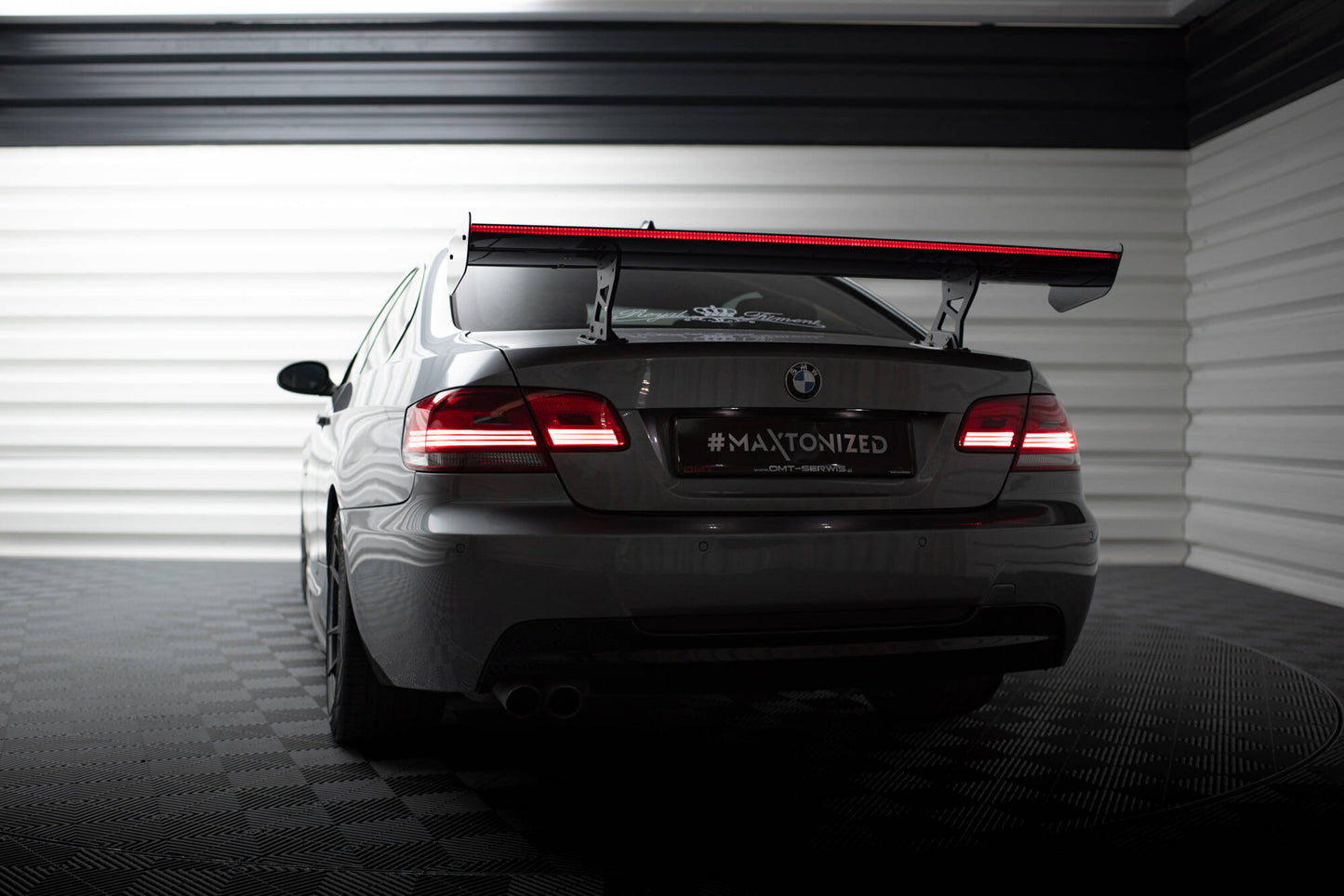 Carbon spoiler med interne parenteser lodret + LED BMW 3 / m3 coupe E92