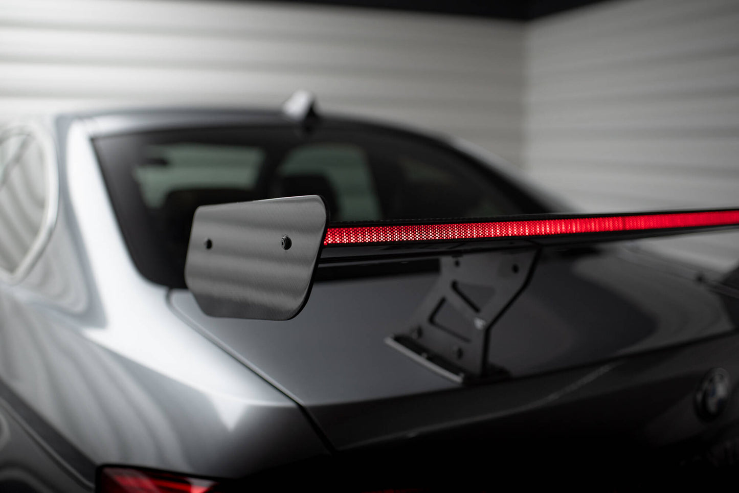 Carbon spoiler med interne parenteser lodret + LED BMW 3 / m3 coupe E92