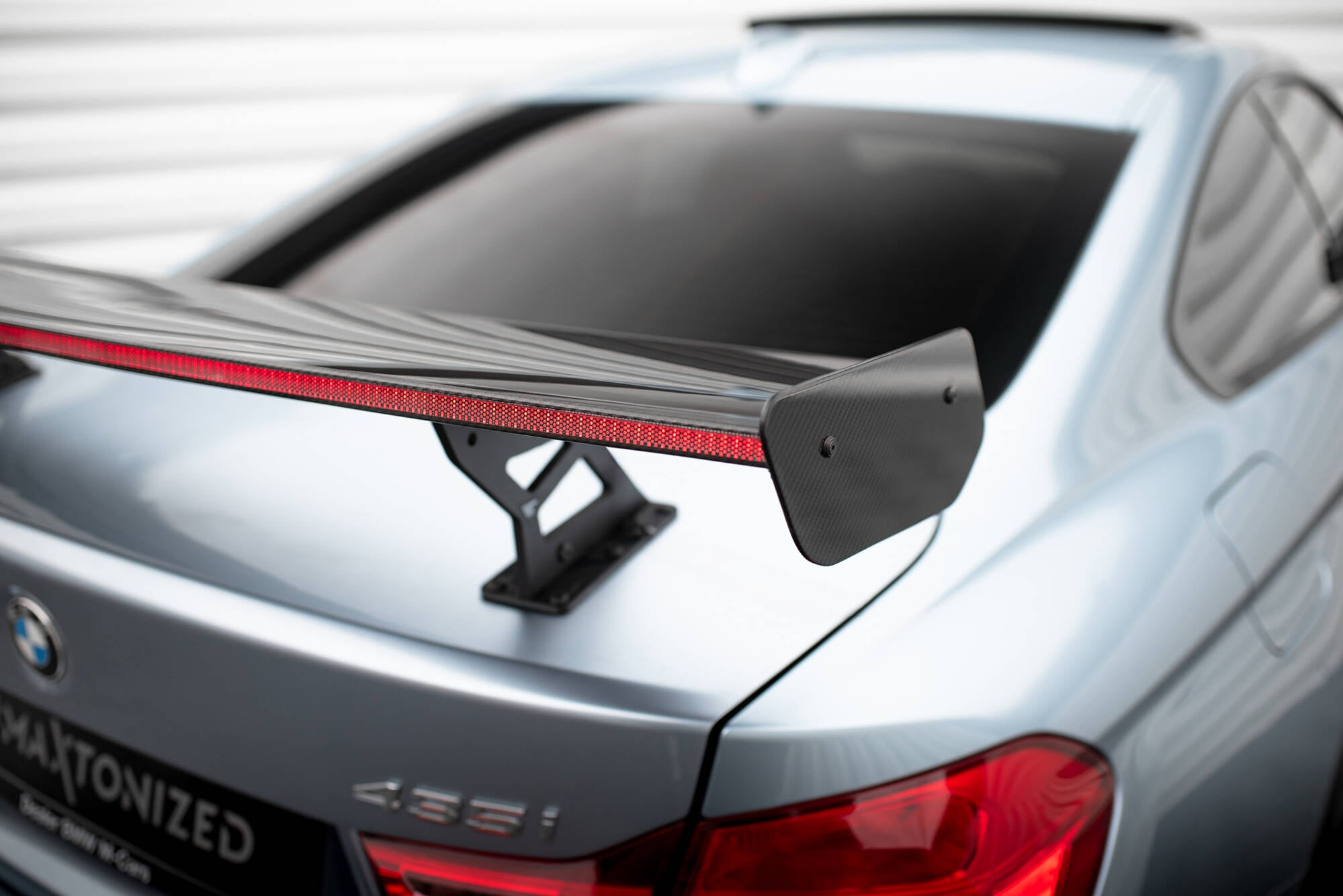 Hiilipoileri, jossa on sisäiset suluilla, pystyssä + LED BMW 4 F32 / 4 F32 M-pakkauskupee