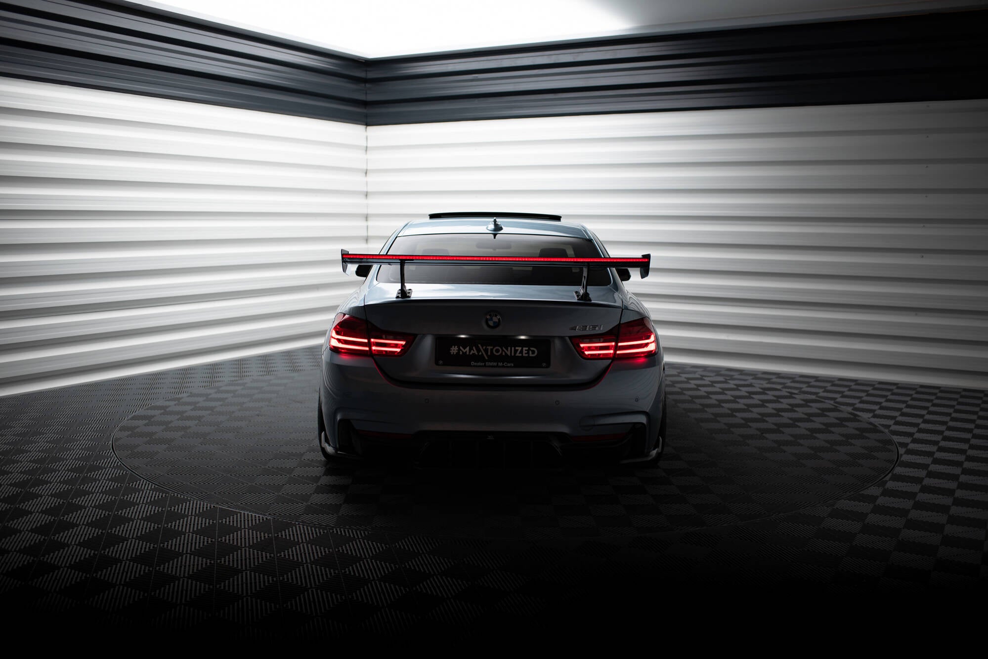 Hiilipoileri, jossa on sisäiset suluilla, pystyssä + LED BMW 4 F32 / 4 F32 M-pakkauskupee