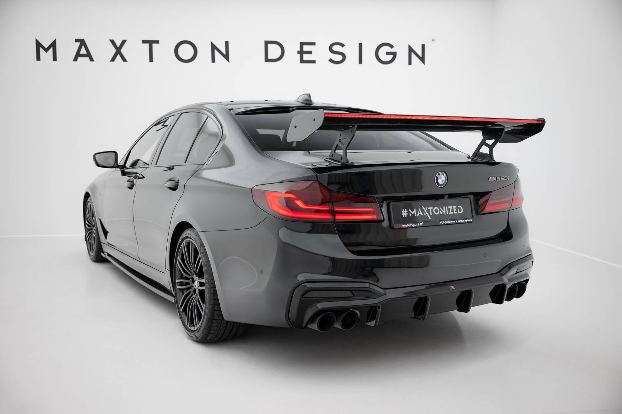 Carbon spoiler med interne parenteser lodret + LED BMW 5 / M5 siden G30 / F90
