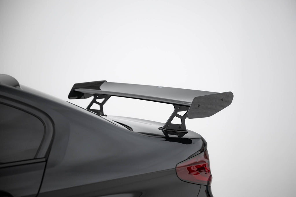 Carbon spoiler med interne parenteser lodret + LED BMW 5 / M5 siden G30 / F90