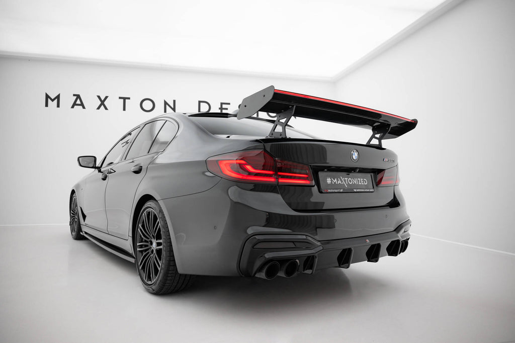 Carbon spoiler med interne parenteser lodret + LED BMW 5 / M5 siden G30 / F90