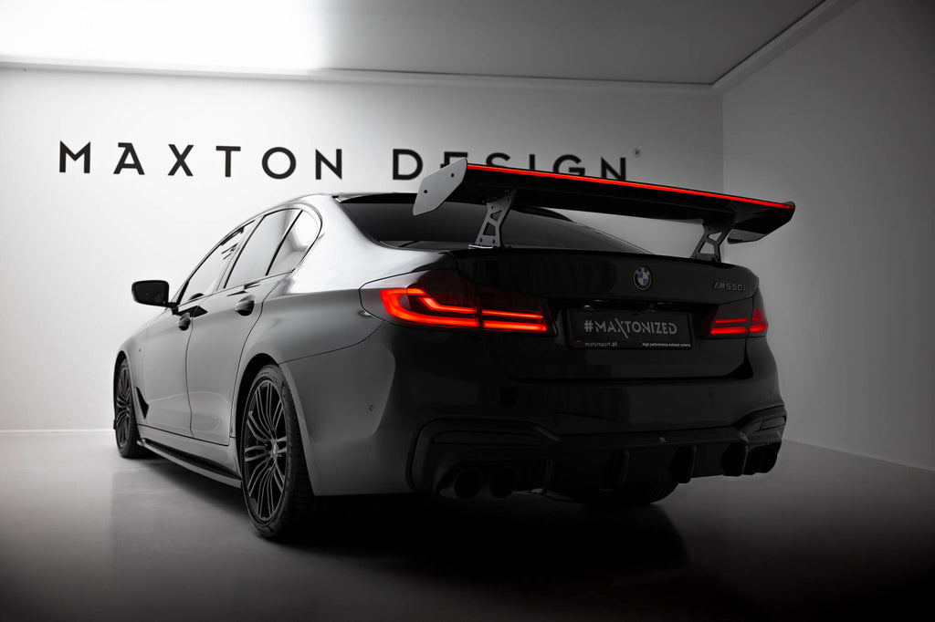 Carbon spoiler med interne parenteser lodret + LED BMW 5 / M5 siden G30 / F90
