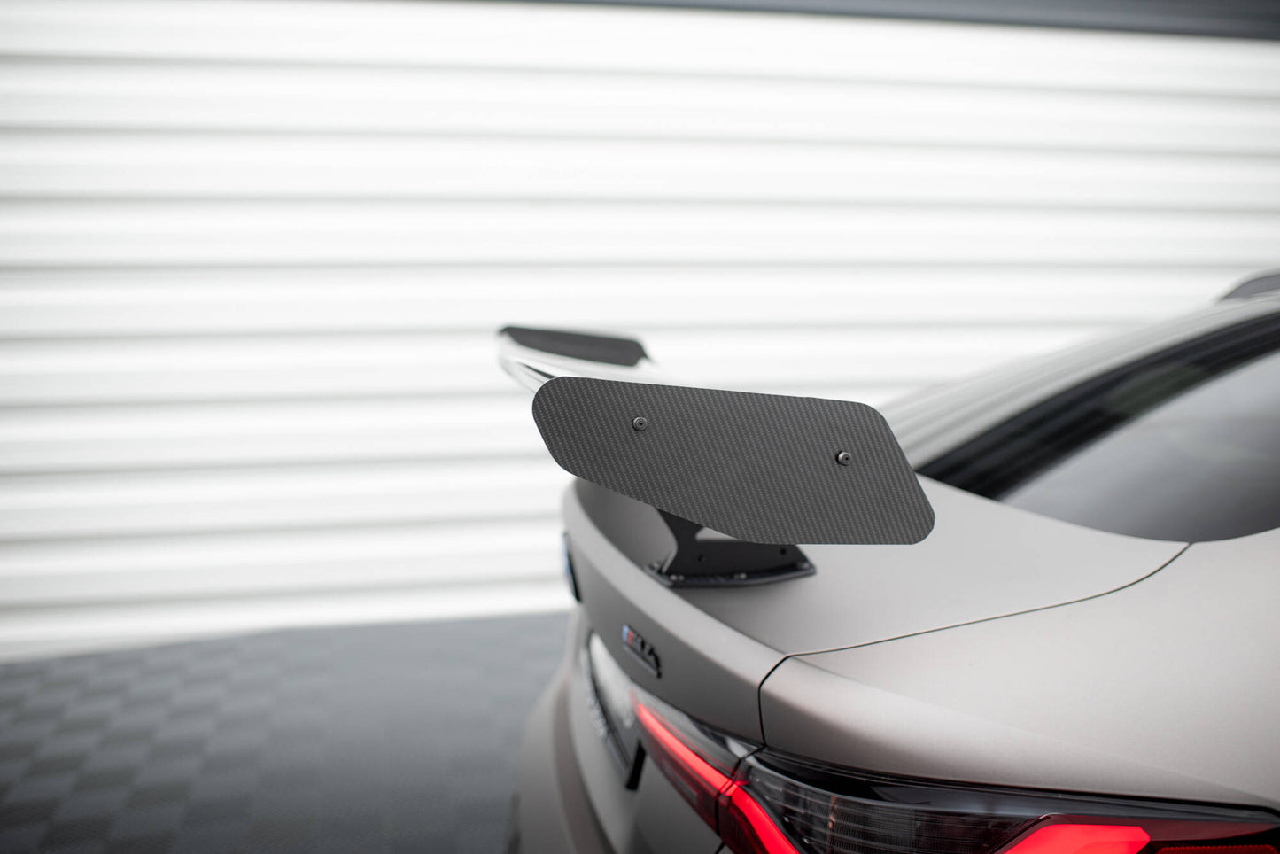 Carbon spoiler with internal brackets uprights + led bmw m4 g82 / g82 facelift / m440i / 4 m-pack g22 / g22 facelift