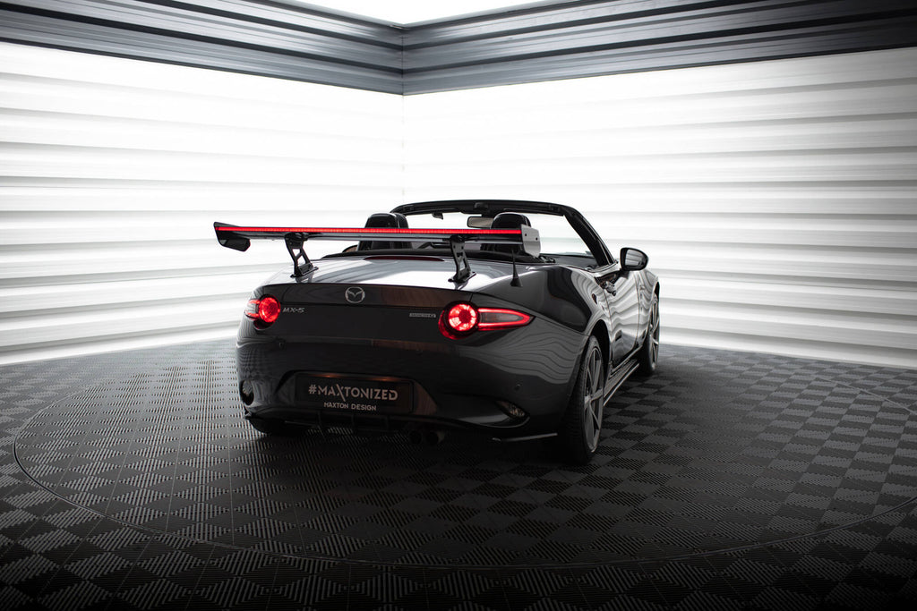 Hiilipoileri, jossa on sisäiset suluilla, pystyssä + LED Mazda MX-5 ND (MK4)