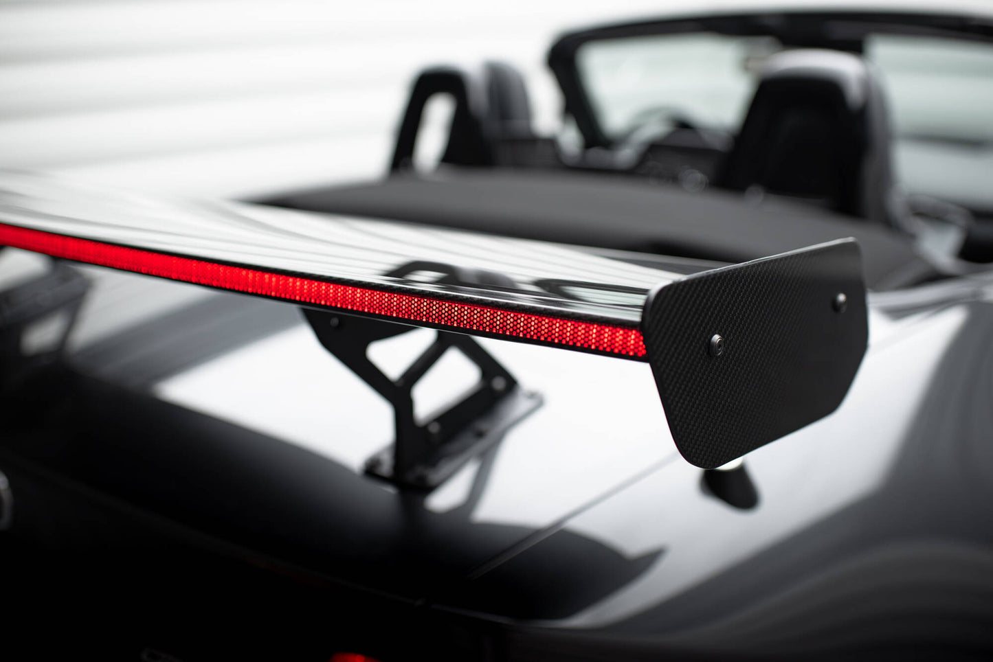 Carbon spoiler with internal brackets uprights + led mazda mx-5 nd (mk4)