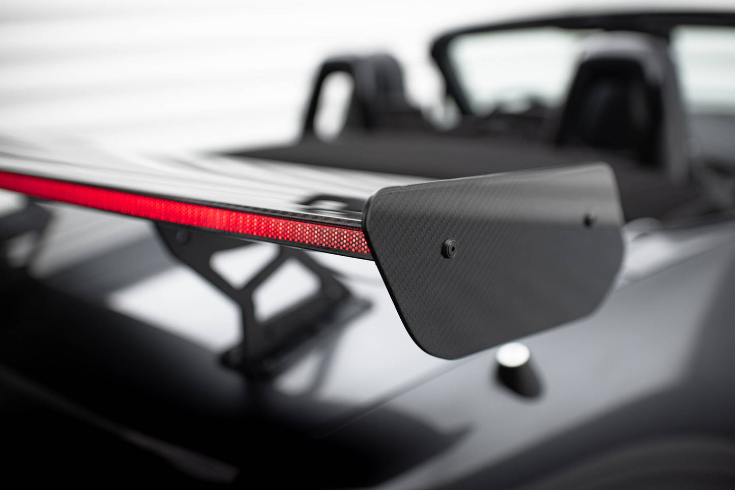 Carbon spoiler with internal brackets uprights + led mazda mx-5 nd (mk4)