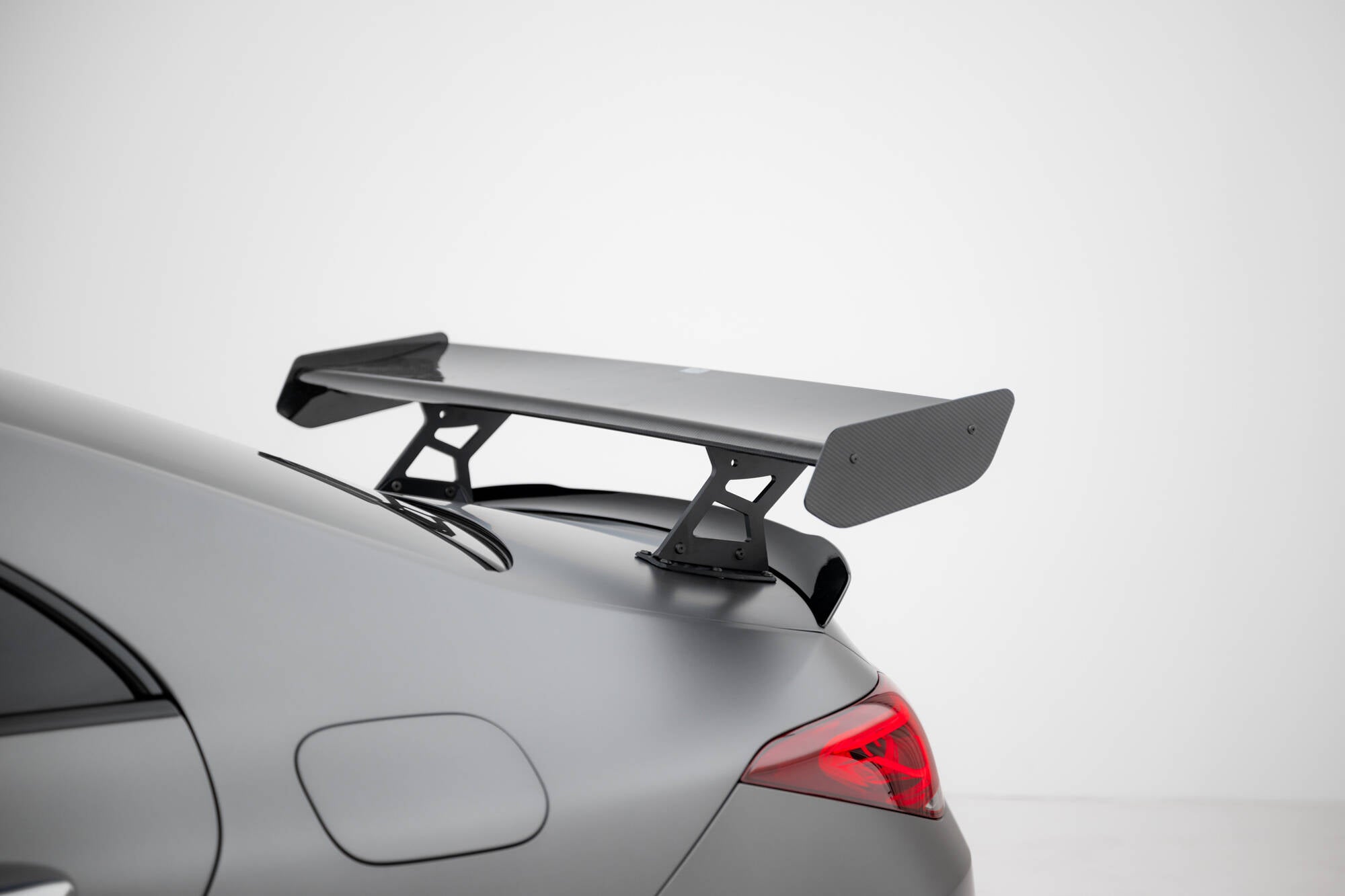 Carbon spoiler with internal brackets uprights + led mercedes-benz cla coupe c118 / c118 facelift
