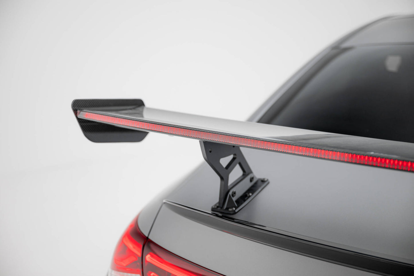 Carbon spoiler with internal brackets uprights + led mercedes-benz cla coupe c118 / c118 facelift