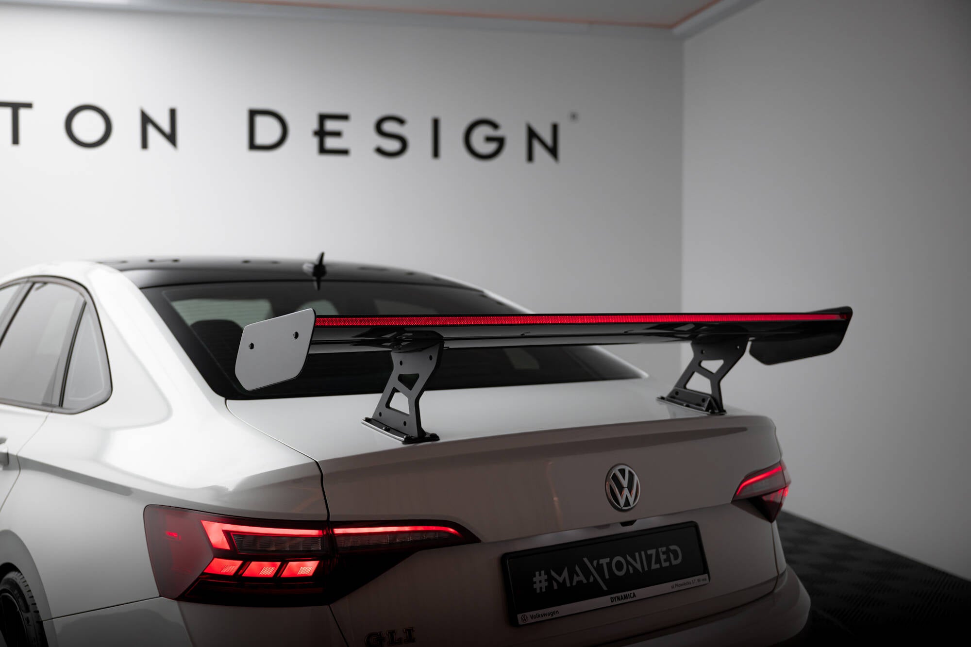 Carbon spoiler with internal brackets uprights + led volkswagen jetta gli mk7
