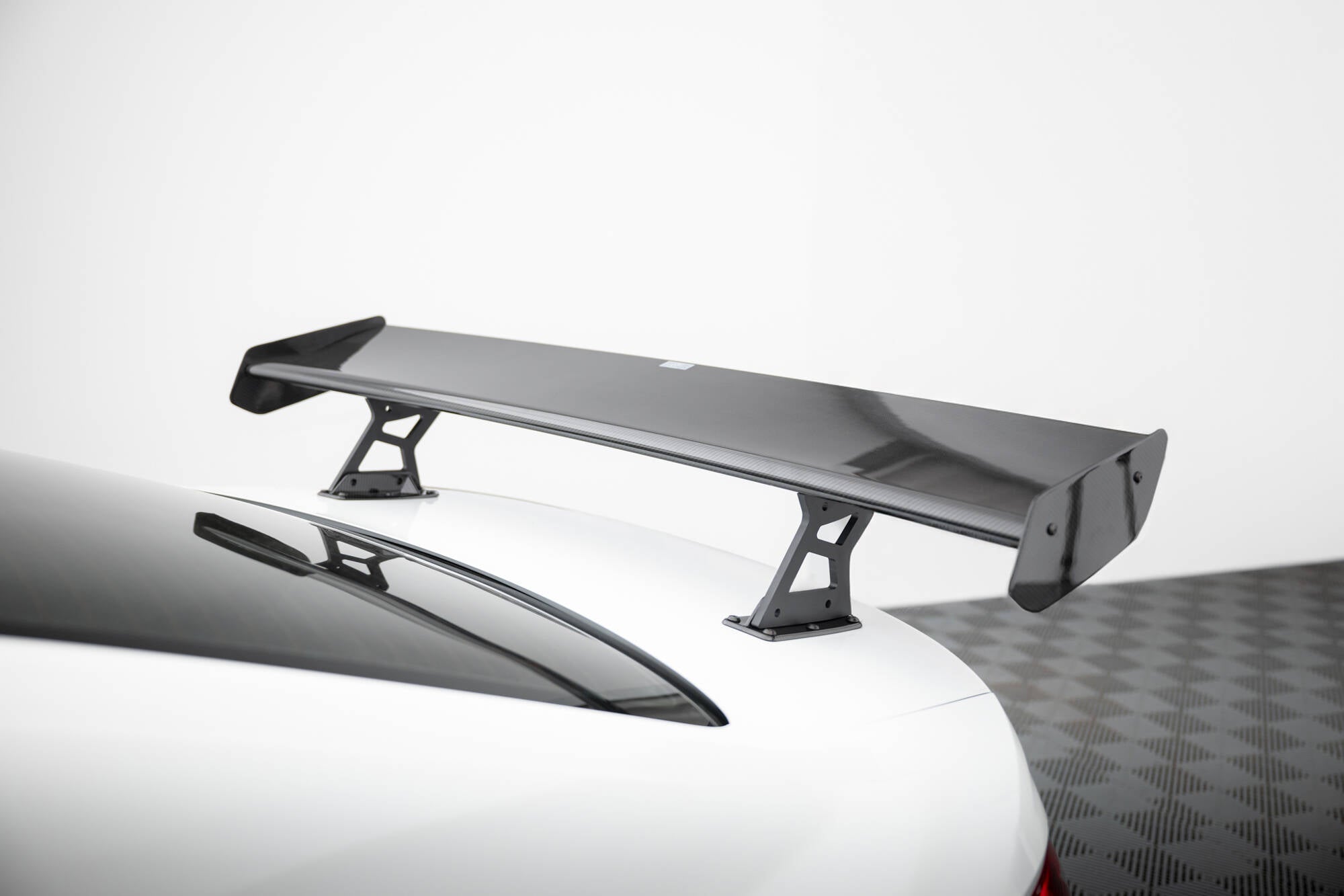 Carbon spoiler with internal brackets uprights + led volkswagen jetta gli mk7