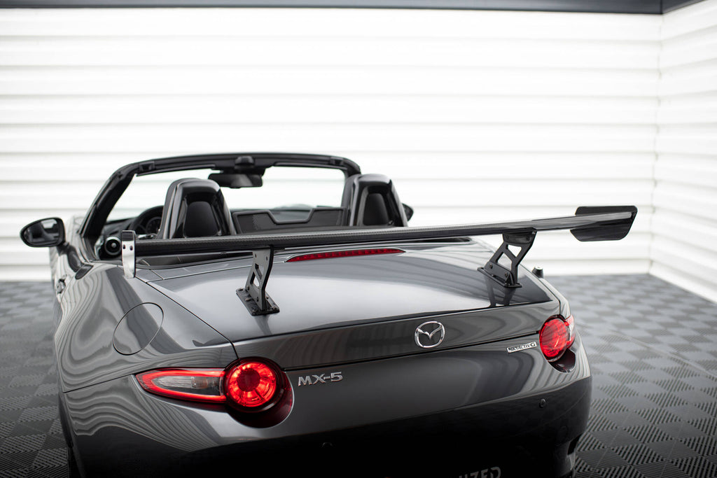 Hiilipoileri, jossa on sisäiset kiinnikkeet pystyssä Mazda MX-5 ND (MK4)