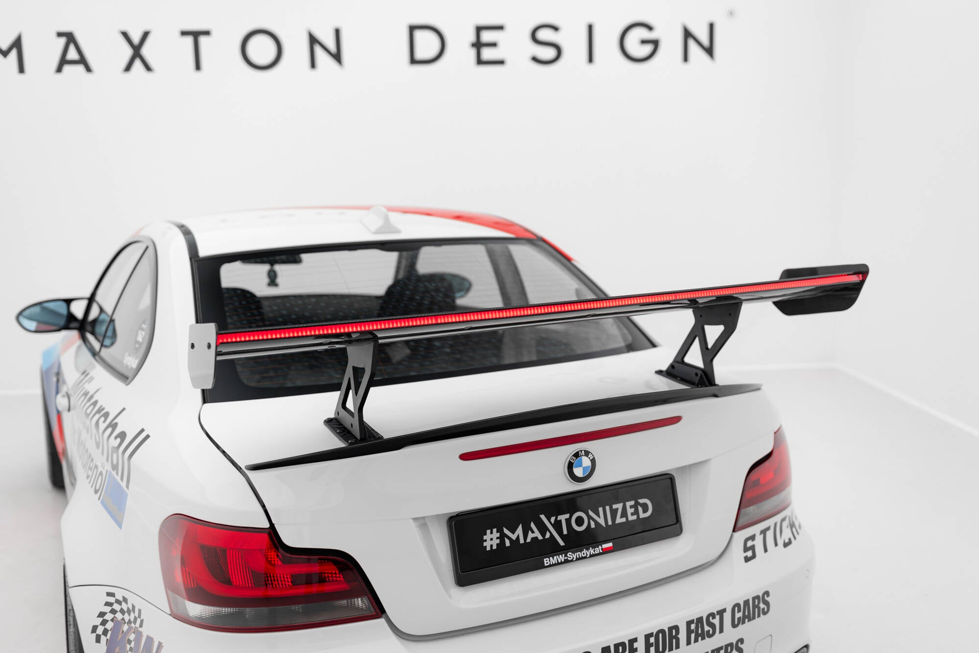 Carbon spoiler med interne parenteser lodrette v.1 + LED BMW 1 M E82