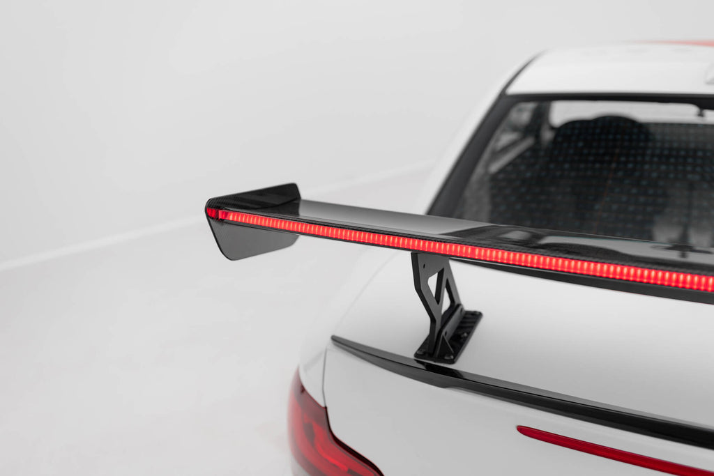 Carbon spoiler med interne parenteser lodrette v.1 + LED BMW 1 M E82