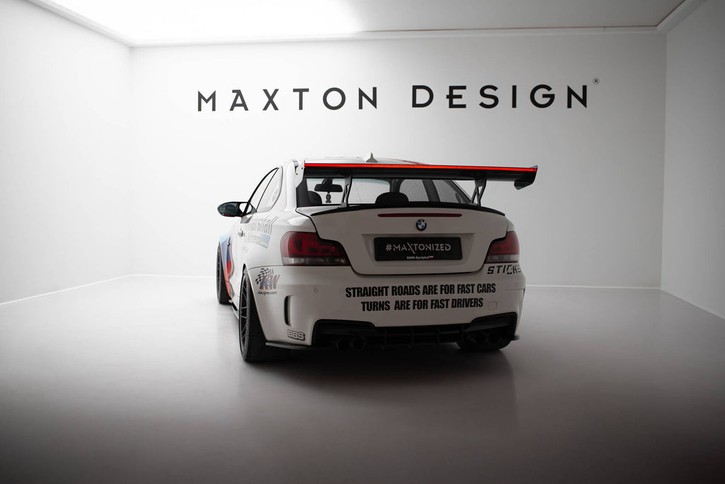 Carbon spoiler med interne parenteser lodrette v.1 + LED BMW 1 M E82