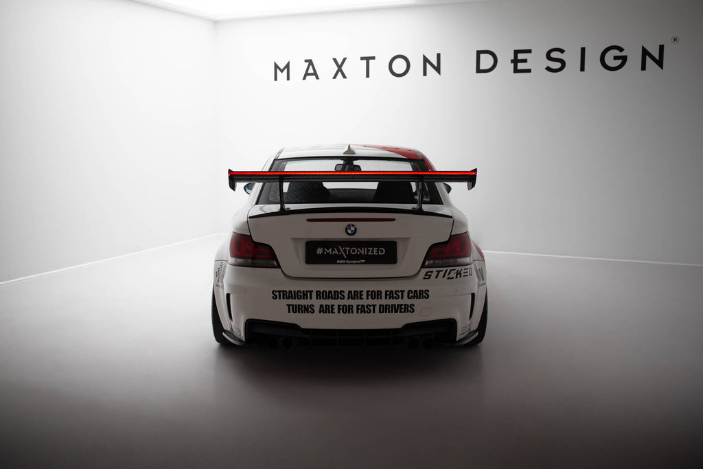 Carbon spoiler med interne parenteser lodrette v.1 + LED BMW 1 M E82