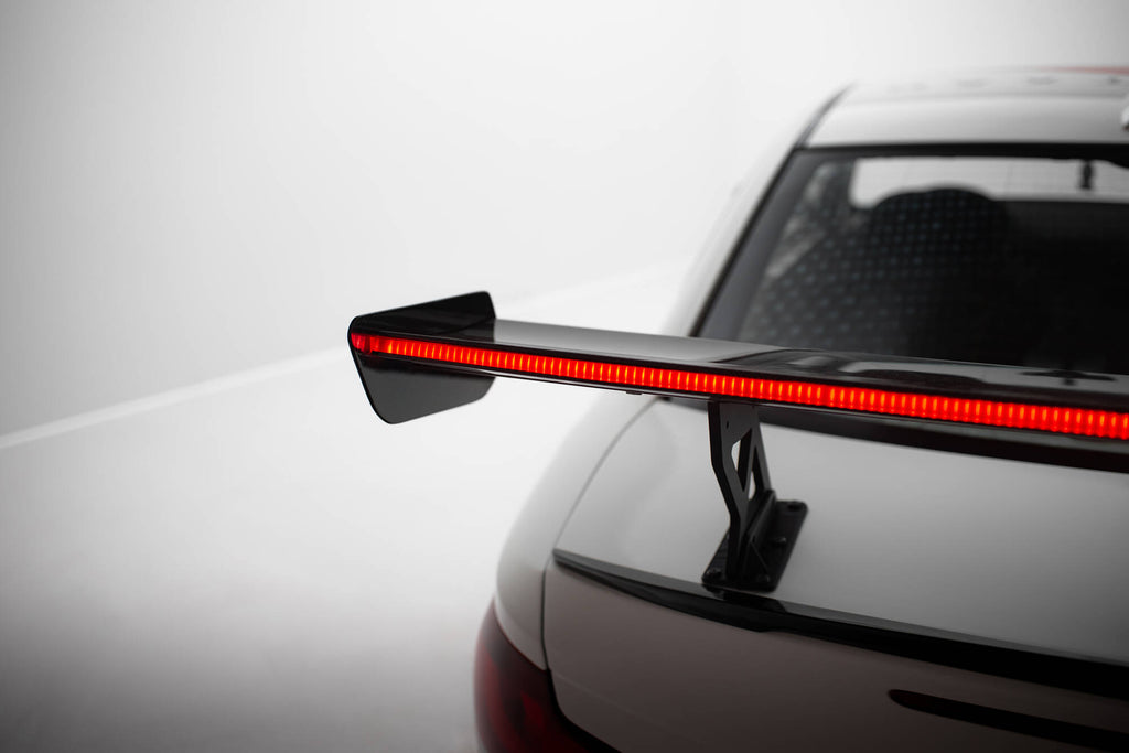 Carbon spoiler med interne parenteser lodrette v.1 + LED BMW 1 M E82