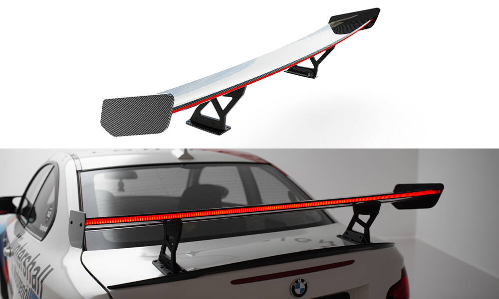 Hiilpoileri, jossa on sisäiset kiinnikkeet pystyssä V.2 + LED BMW 1 M E82