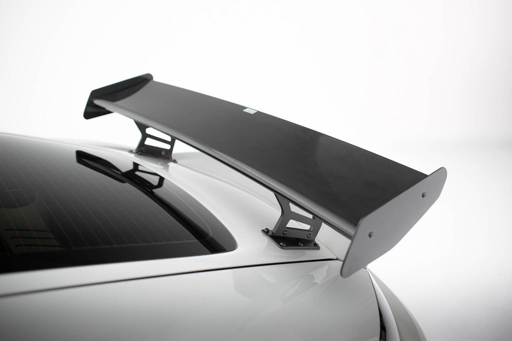 Hiilpoileri sisäisillä suluilla pystyssä V.2 + LED Porsche 718 Cayman 982c