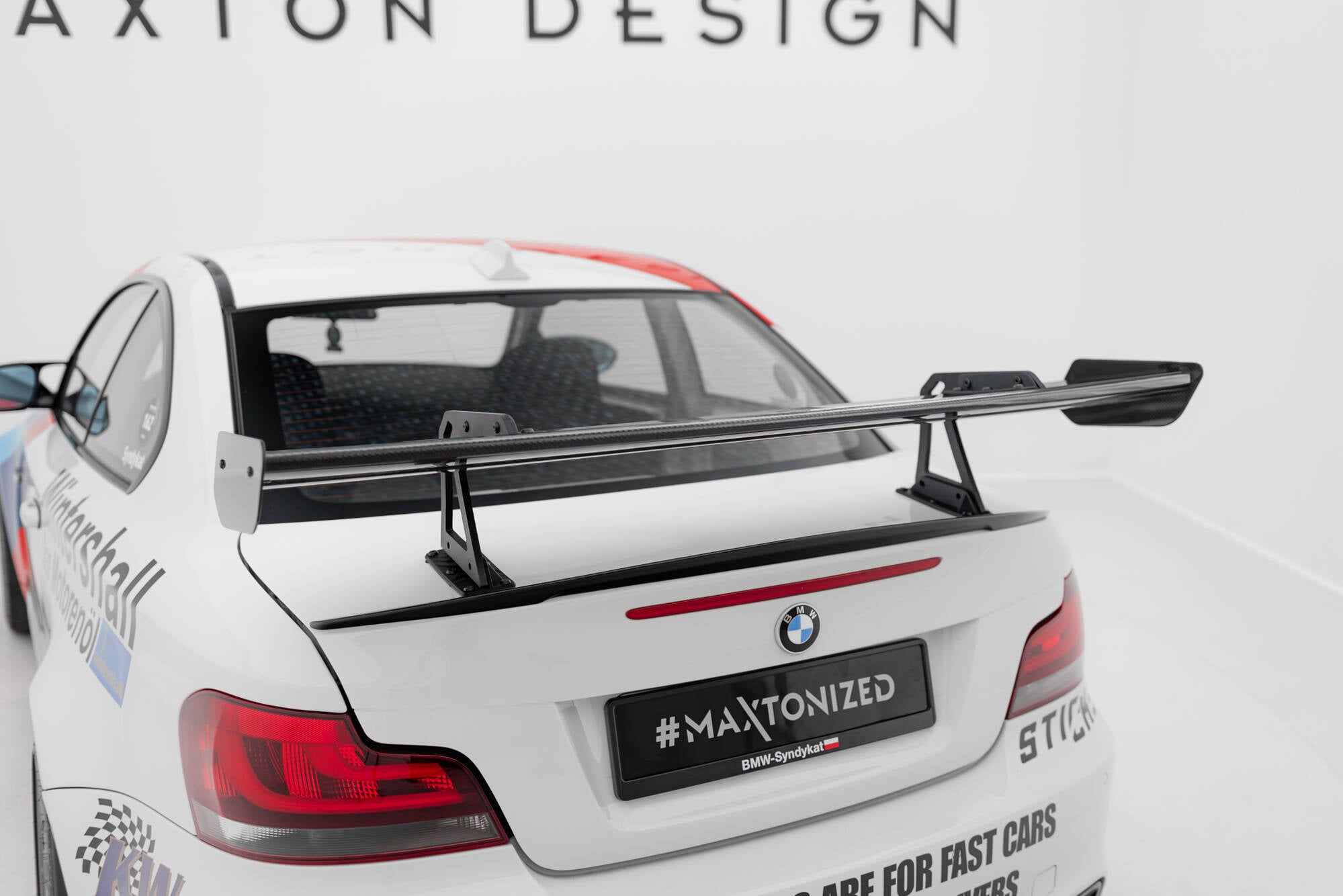 Carbon spoiler with upper swan mounting  bmw 1 m e82