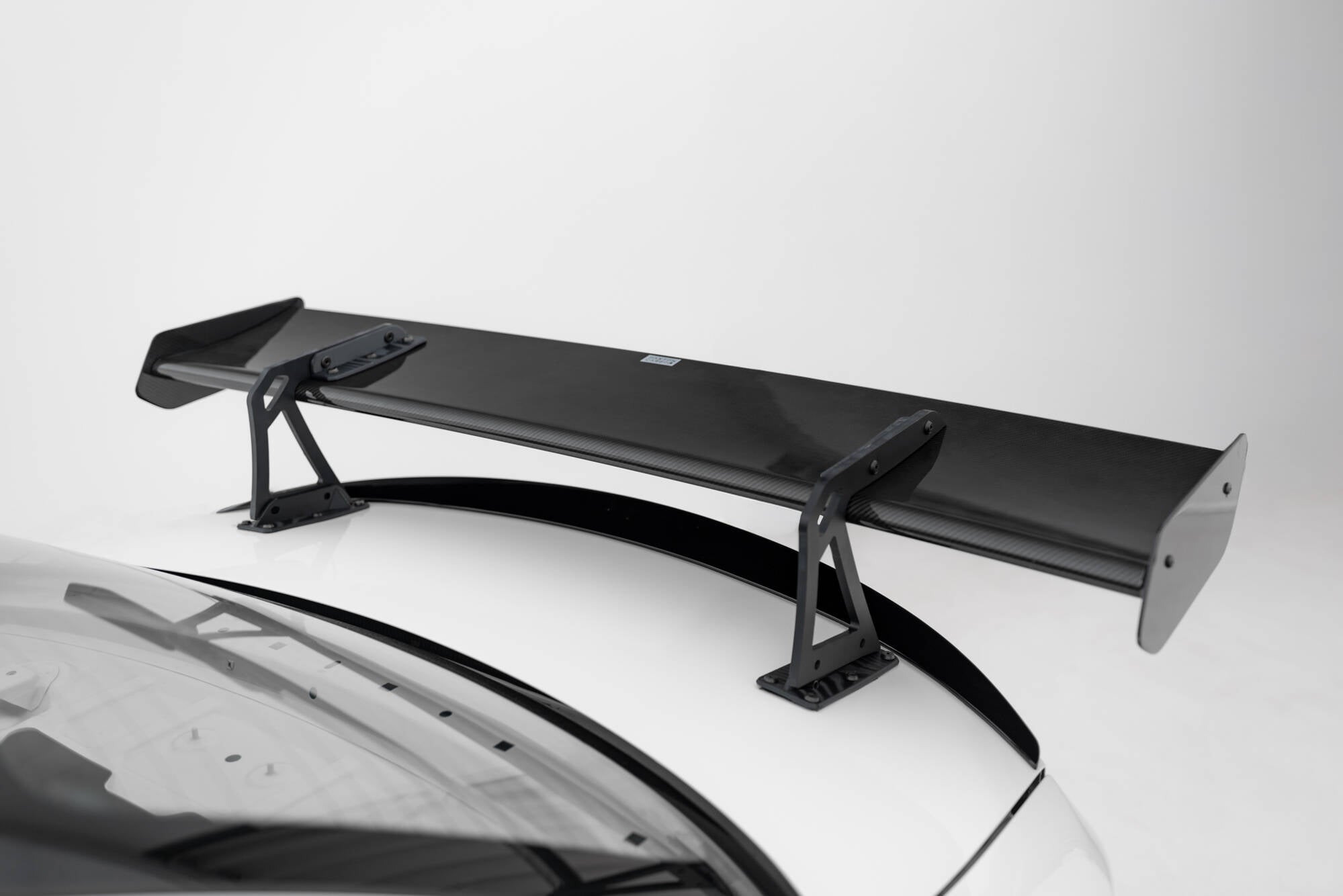 Carbon spoiler with upper swan mounting  bmw 1 m e82