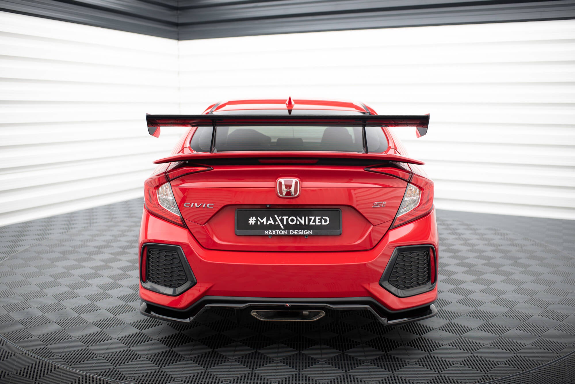 Hiilpoileri, jolla on ylempi joutsen kiinnittämällä Honda Civic Si Mk10