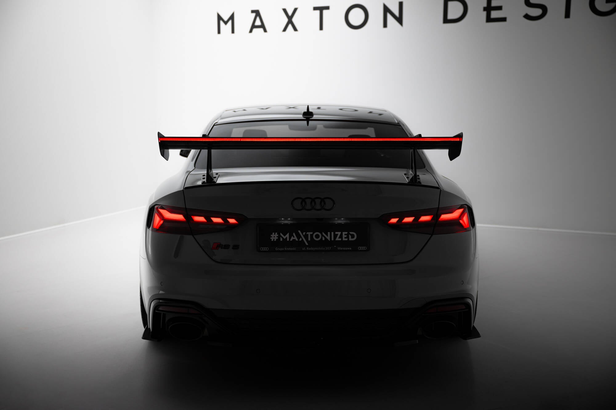 Carbon spoiler med øvre svanemontering + LED Audi A5 / A5 S-linje / S5 / RS5 Coupe F5 / F5 ansigtsløftning