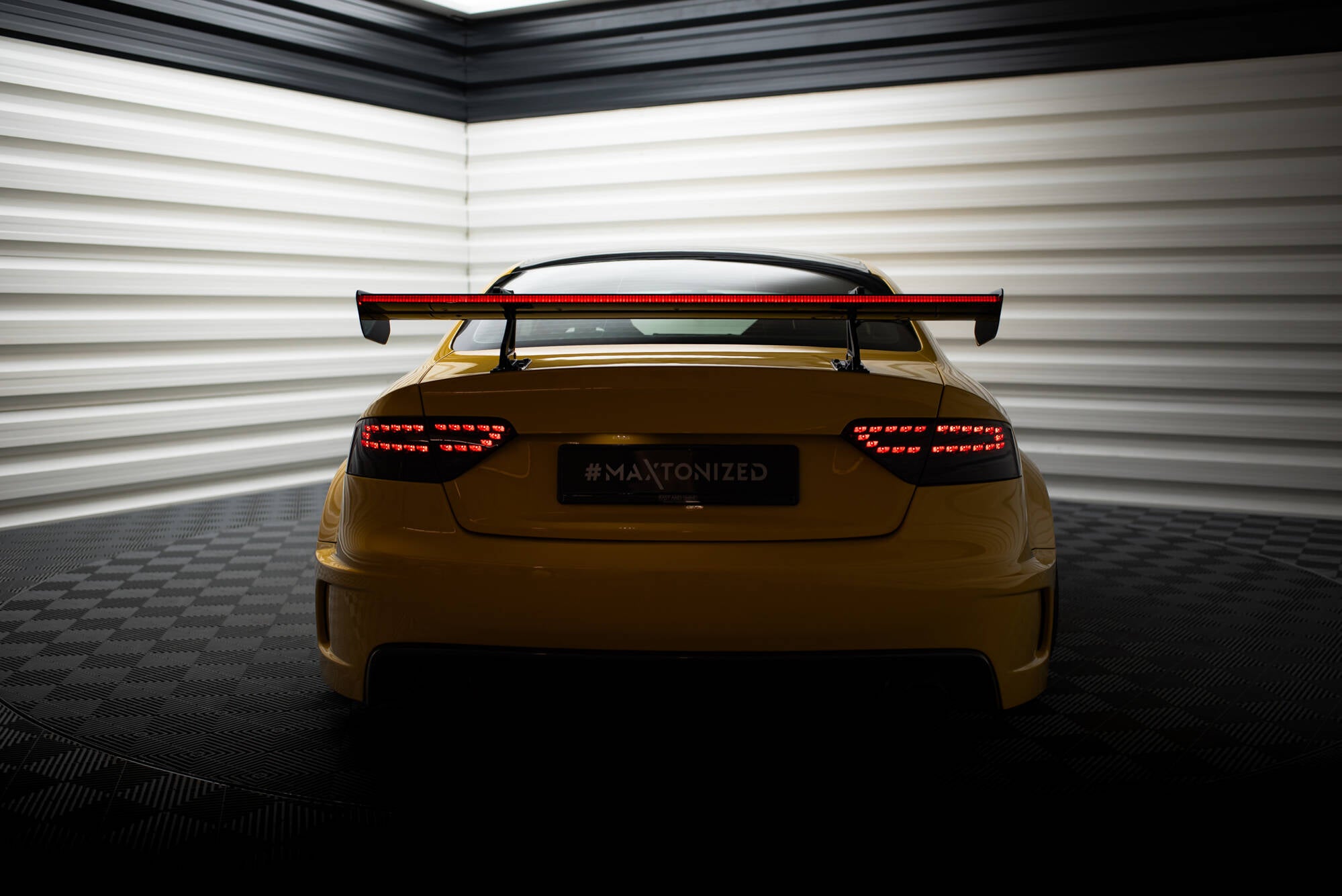 Carbon spoiler with upper swan mounting + led audi a5 coupe 8t