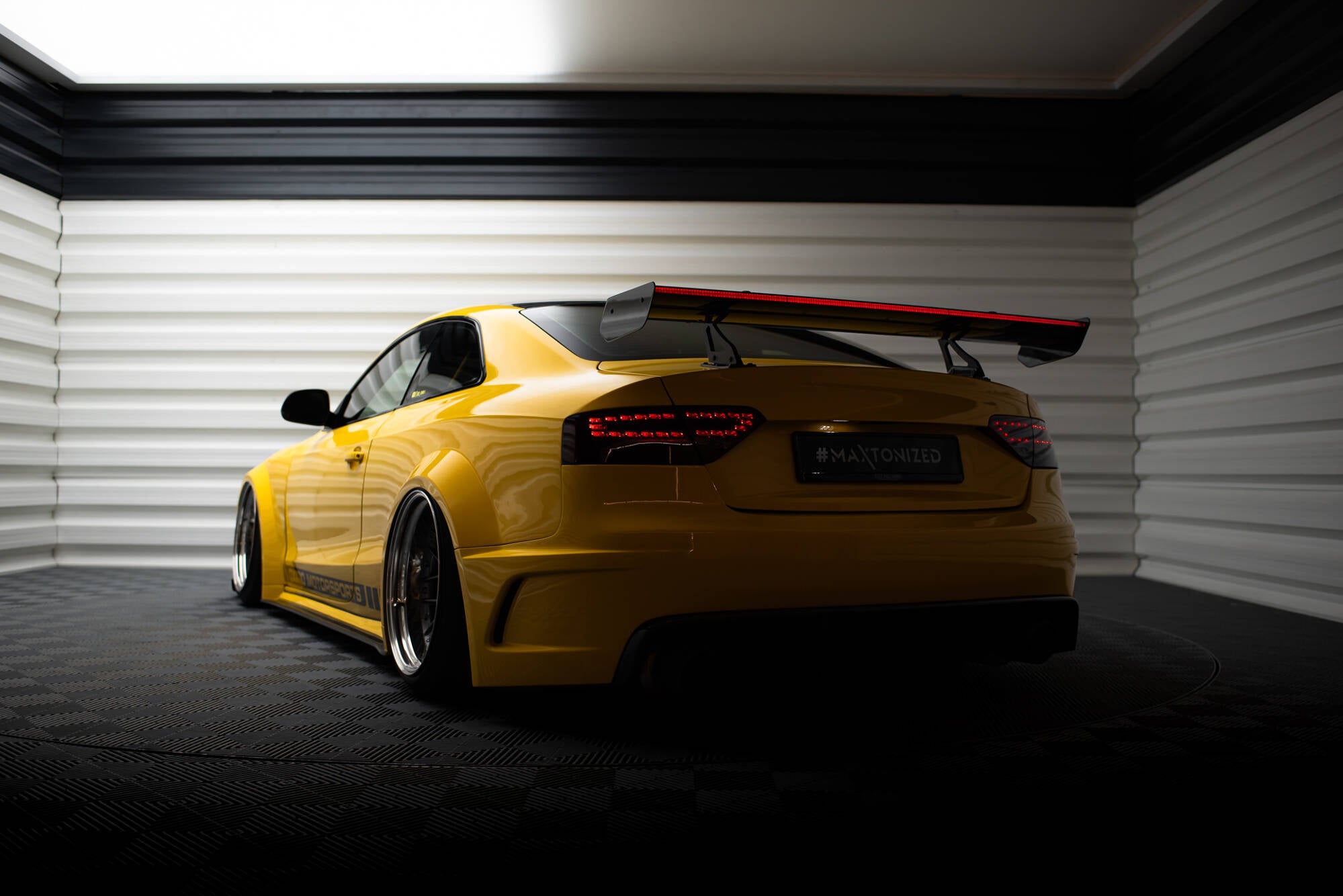 Carbon spoiler with upper swan mounting + led audi a5 coupe 8t