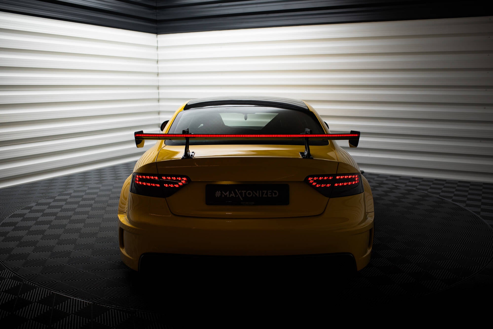 Carbon spoiler with upper swan mounting + led audi a5 coupe 8t