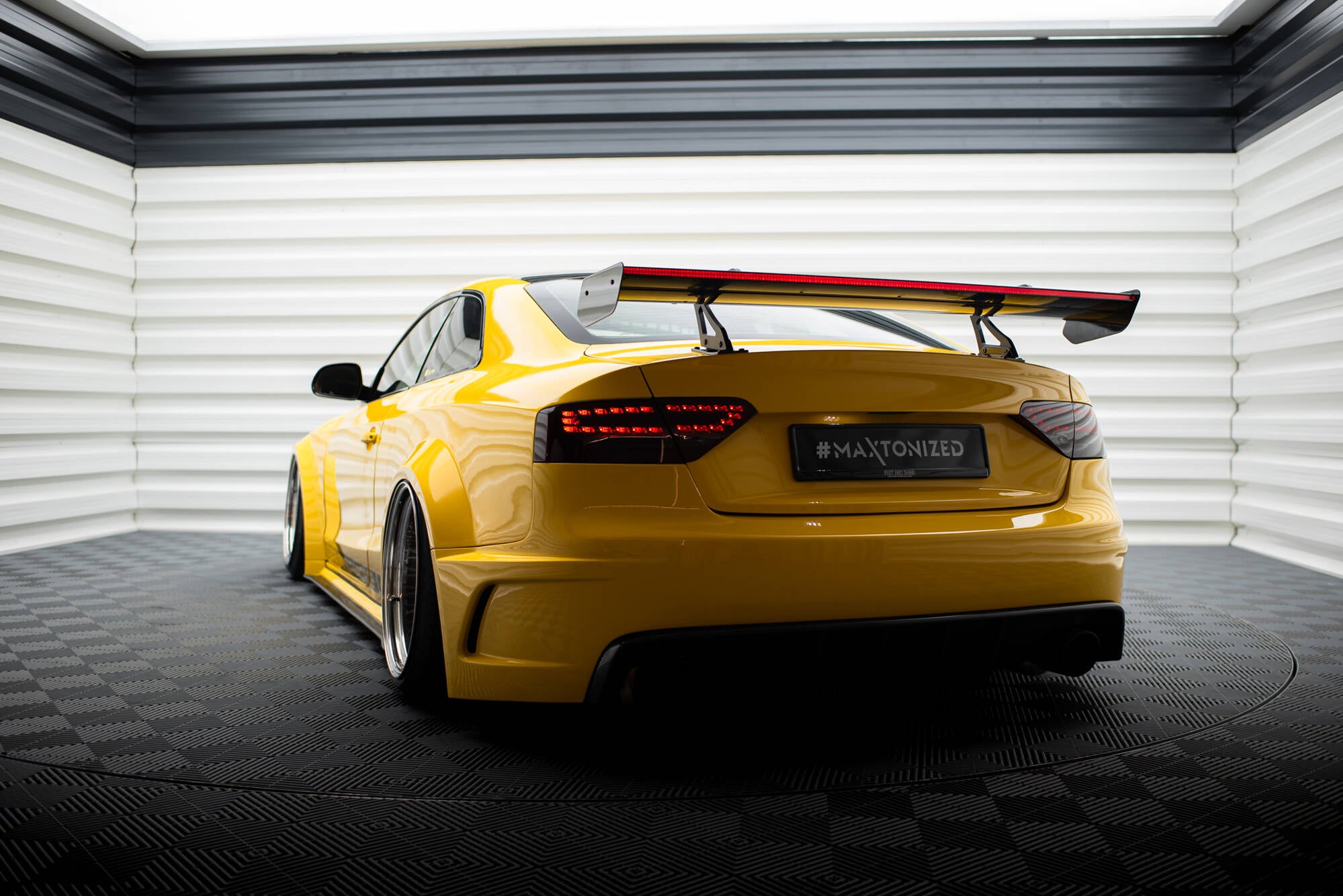 Carbon spoiler with upper swan mounting + led audi a5 coupe 8t