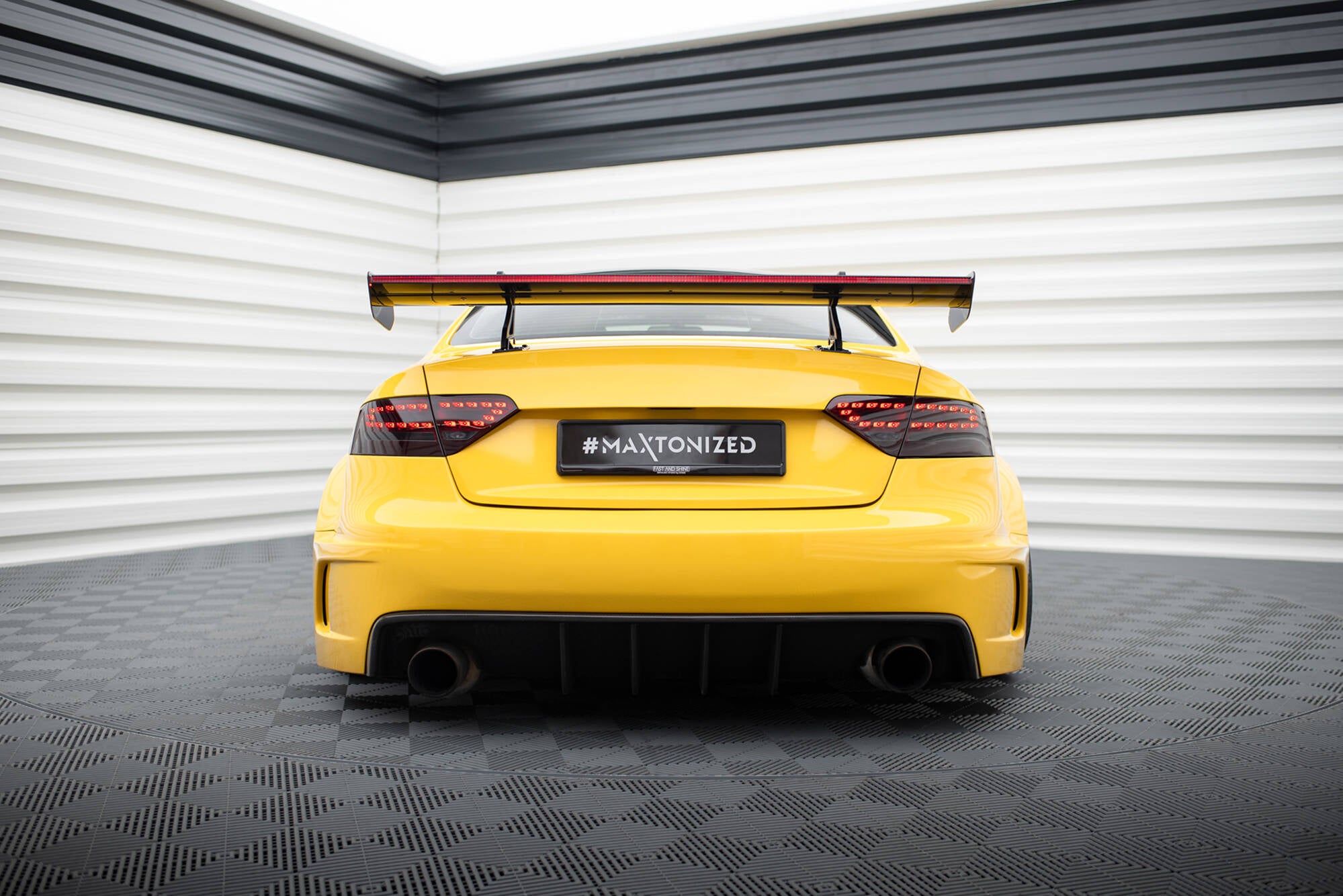 Carbon spoiler with upper swan mounting + led audi a5 coupe 8t