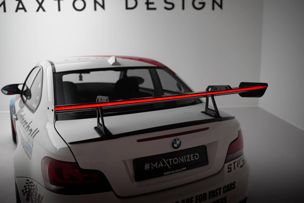 Carbon spoiler med øvre svanemontering + LED BMW 1 M E82
