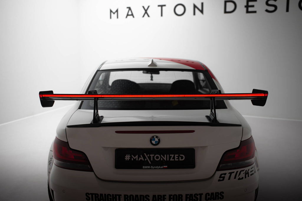 Carbon spoiler med øvre svanemontering + LED BMW 1 M E82