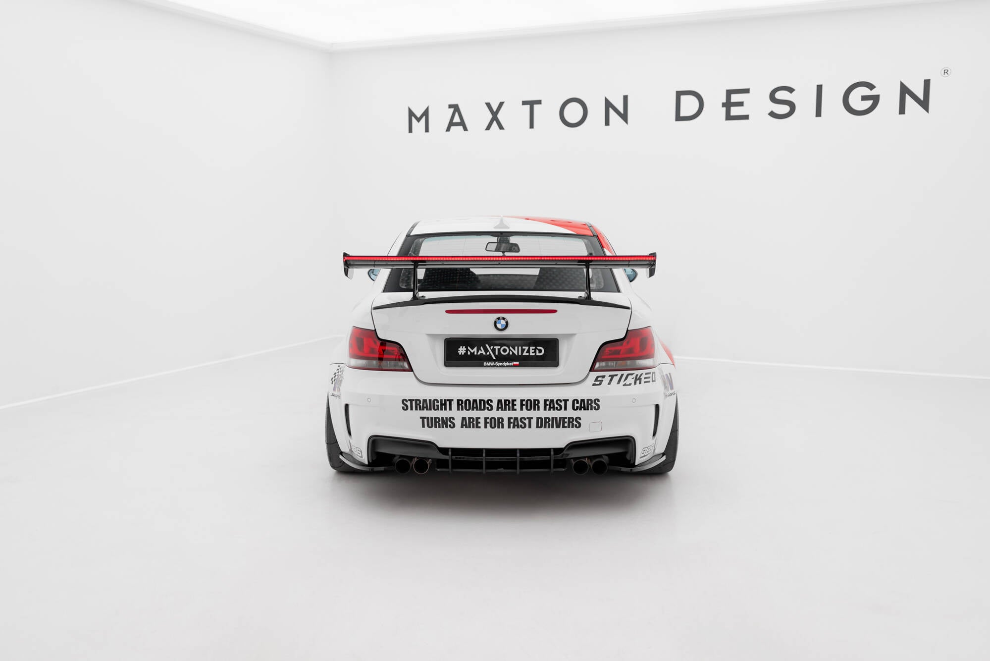 Carbon spoiler med øvre svanemontering + LED BMW 1 M E82
