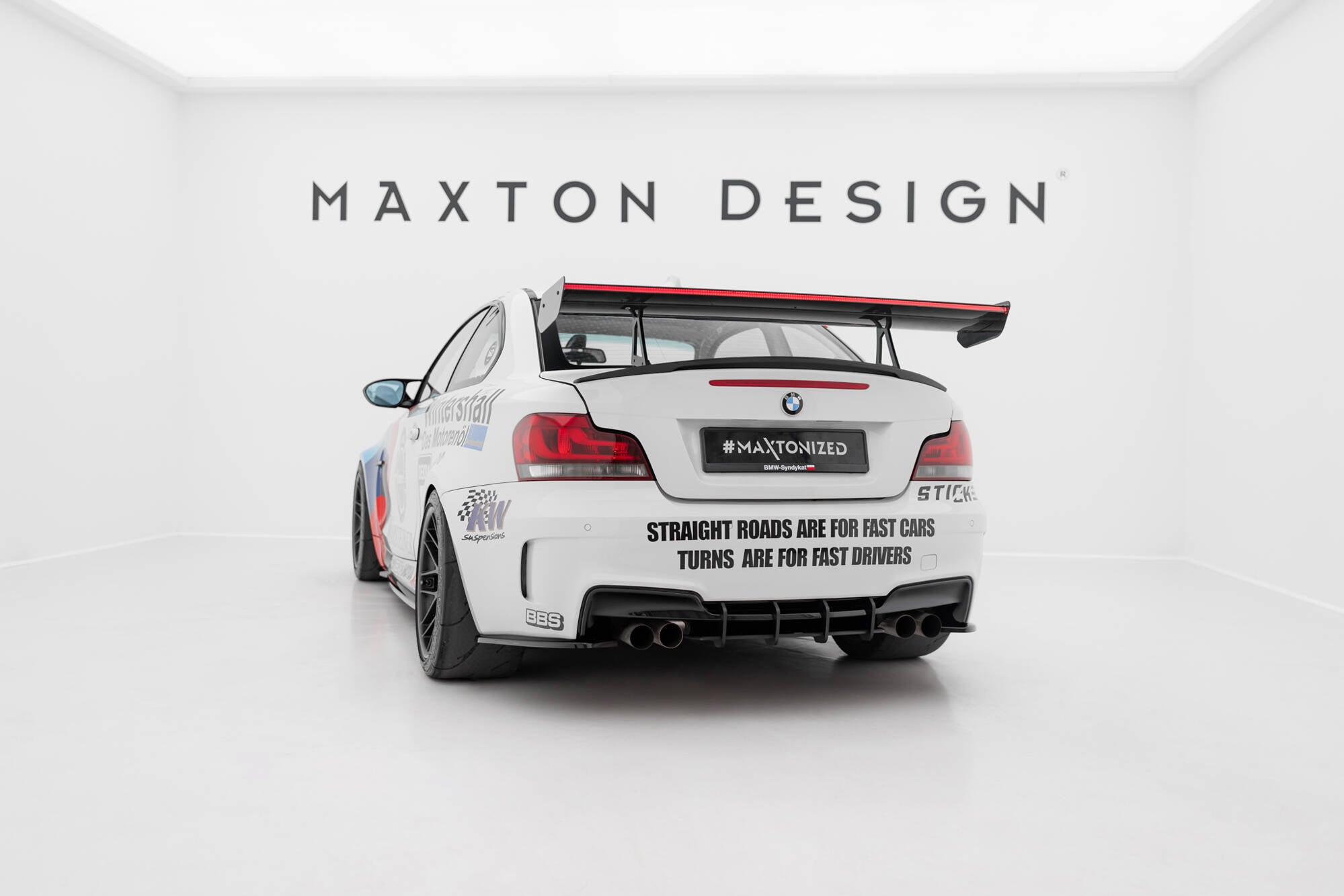 Carbon spoiler med øvre svanemontering + LED BMW 1 M E82