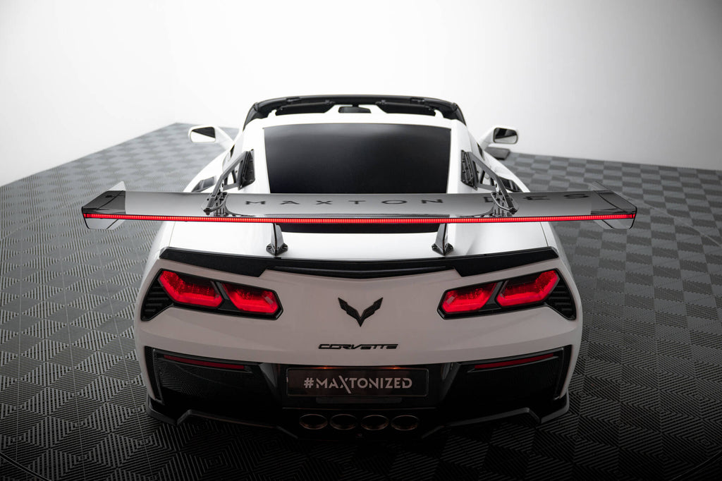 Hiilpoileri, jossa on ylempi joutsenkiinnitys + LED Chevrolet Corvette Stingray / Grand Sport C7