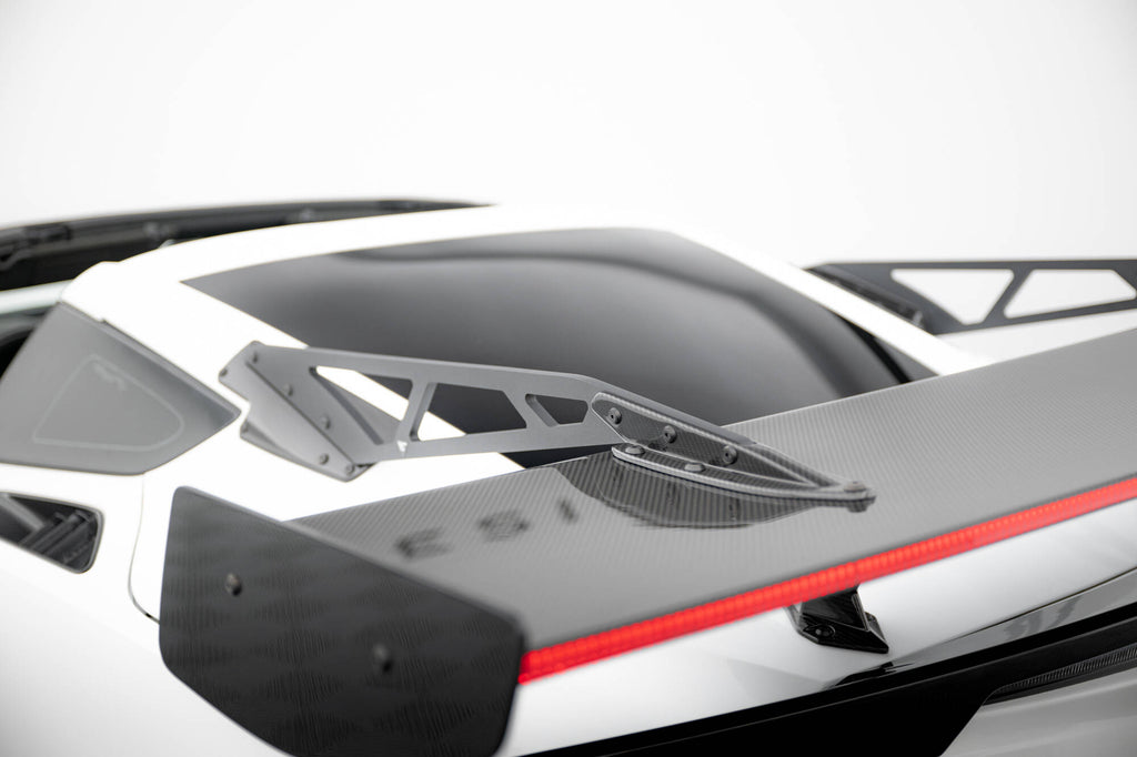 Hiilpoileri, jossa on ylempi joutsenkiinnitys + LED Chevrolet Corvette Stingray / Grand Sport C7