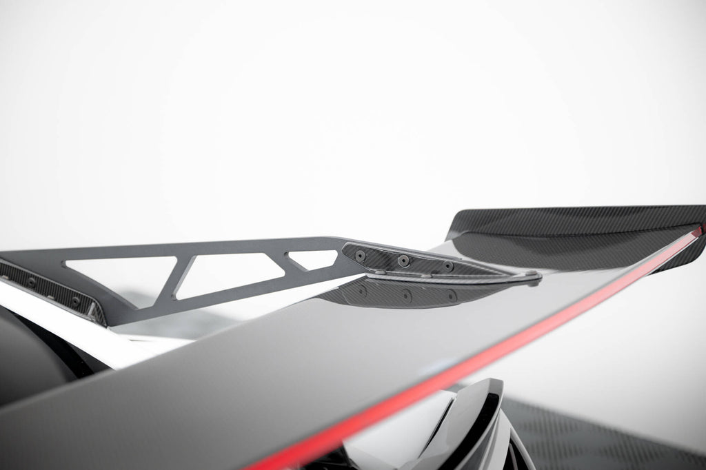 Hiilpoileri, jossa on ylempi joutsenkiinnitys + LED Chevrolet Corvette Stingray / Grand Sport C7
