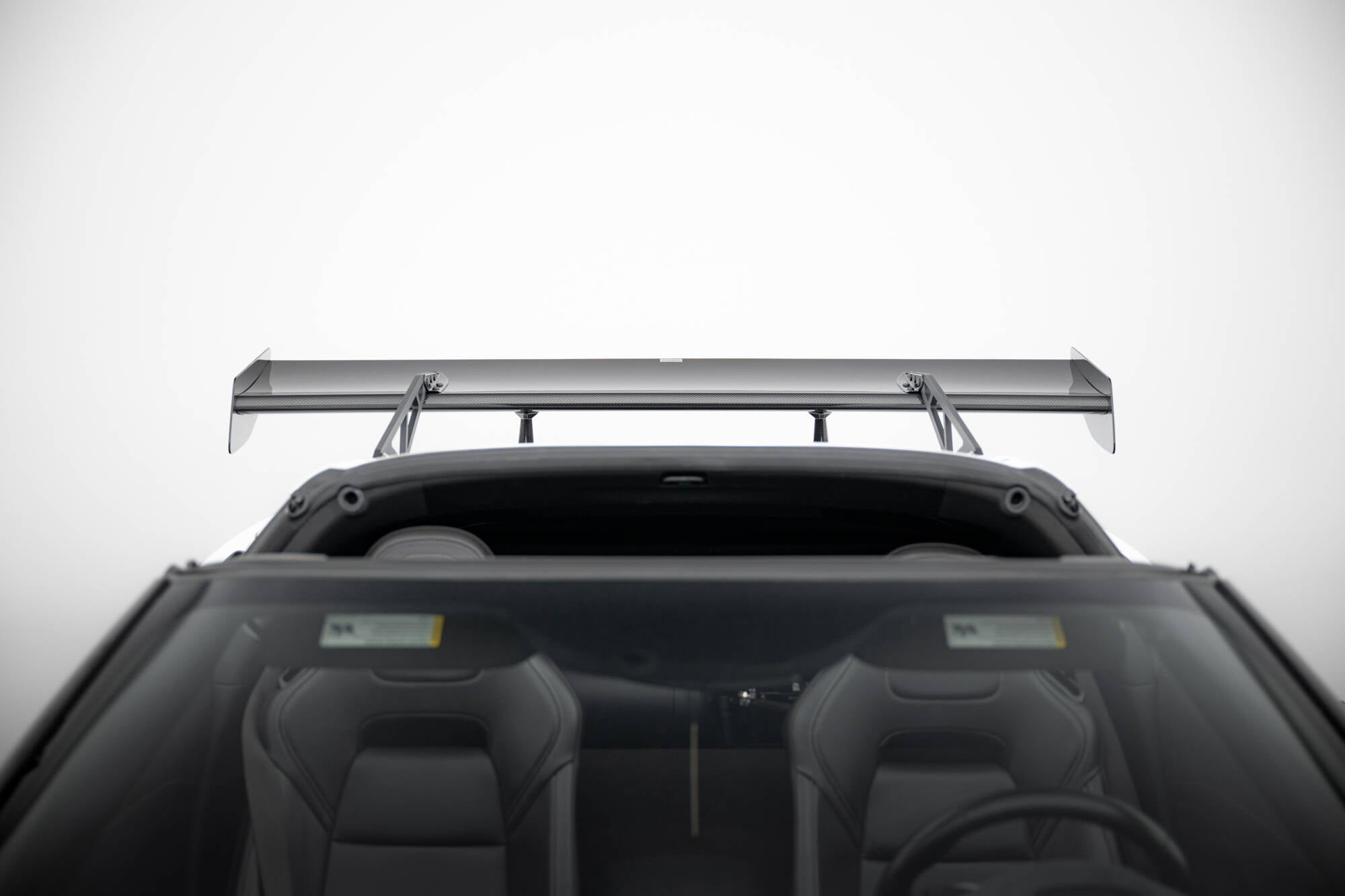 Hiilpoileri, jossa on ylempi joutsenkiinnitys + LED Chevrolet Corvette Stingray / Grand Sport C7