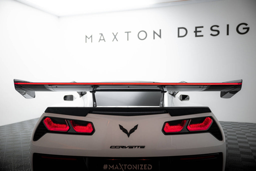 Hiilpoileri, jossa on ylempi joutsenkiinnitys + LED Chevrolet Corvette Stingray / Grand Sport C7