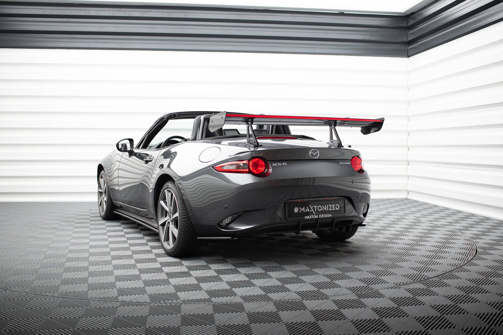 Carbon spoiler with upper swan mounting + led mazda mx-5 nd (mk4)