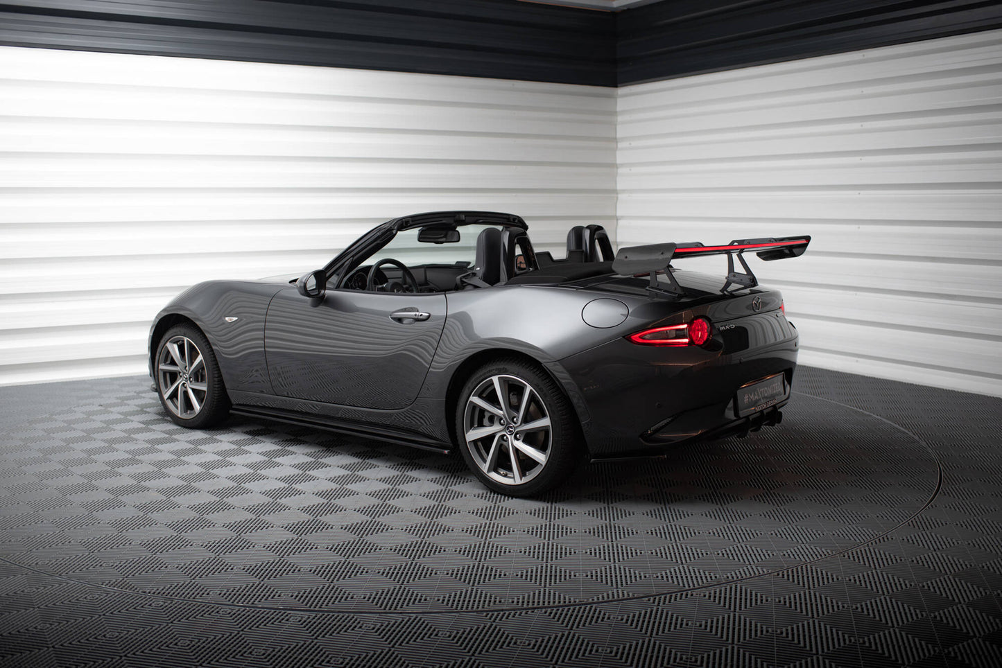 Carbon spoiler with upper swan mounting + led mazda mx-5 nd (mk4)