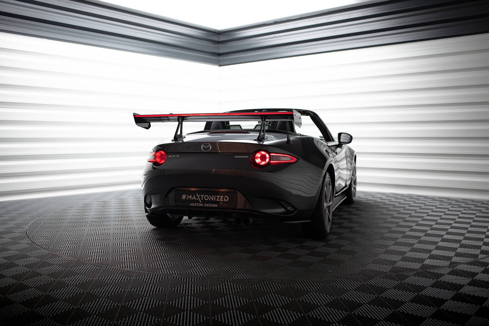 Carbon spoiler with upper swan mounting + led mazda mx-5 nd (mk4)