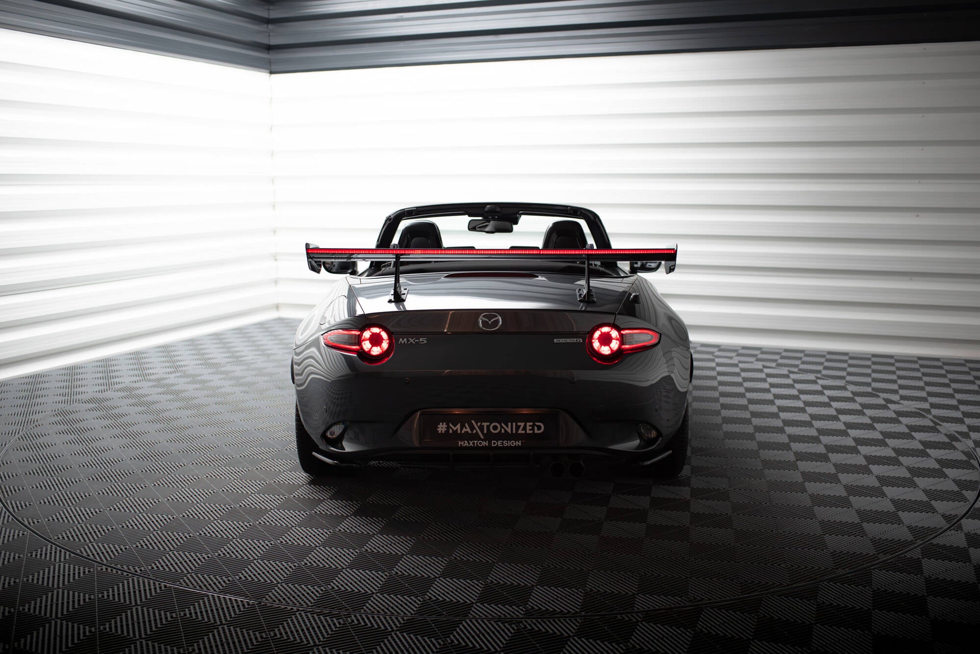 Carbon spoiler with upper swan mounting + led mazda mx-5 nd (mk4)